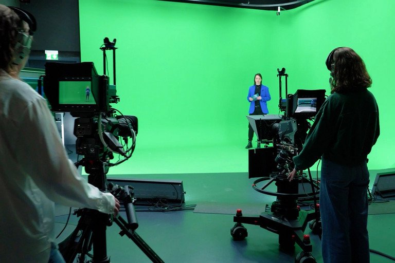 Dekoratives Bild der Kachel 'Virtueller Rundgang und Referenzen'