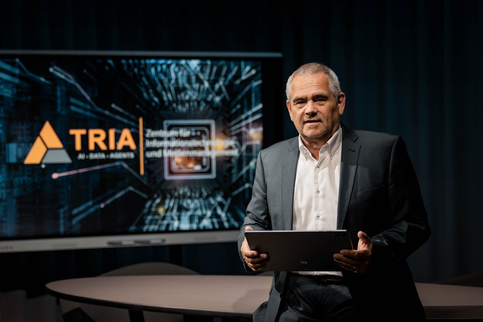 Thomas Simon, Leiter des Zentrums f&uuml;r Informations- und Medientechnologie (ZIM) der Universit&auml;t Passau; Foto: Universit&auml;t Passau