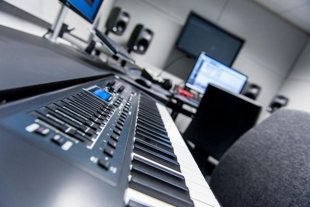 Radio-/Audio-Studios (U15 -17) Radio-/Audio-Studios (U15 -17)