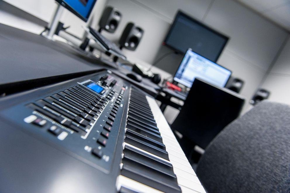 Radio/audio studios (U15 -17)